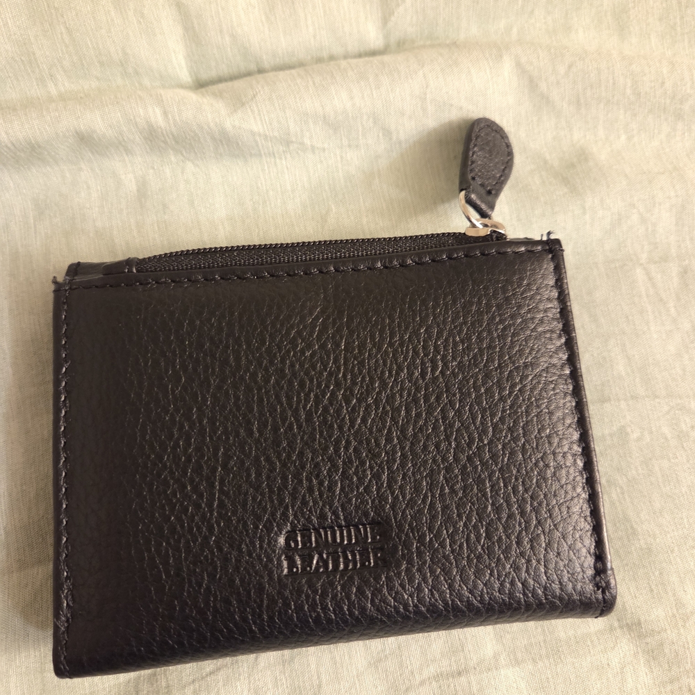 Giant Bernini Black Leather Trifold Wallet with Silver Accent - Picture 2 of 8
